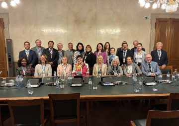 CDW Parlamentsführung mit NR Mag. Petra Bayr & Dinner im Rathauskeller